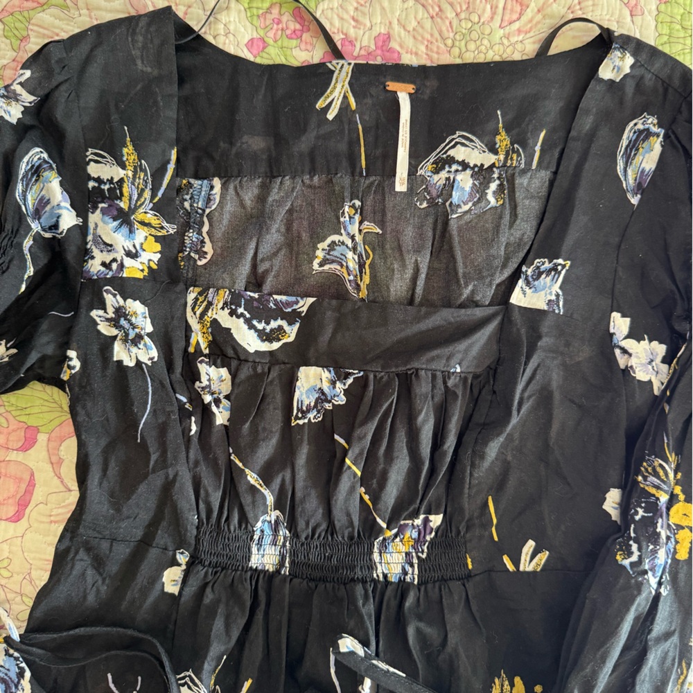 Free People Smocked Floral Black Blouse Square Neck Size XS - Picture 3 of 6